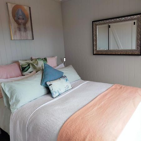 Secluded, Private Rural Retreat Mins From Warkworth -"Avondale" Minihouse Villa Bagian luar foto