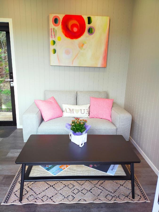 Secluded, Private Rural Retreat Mins From Warkworth -"Avondale" Minihouse Villa Bagian luar foto